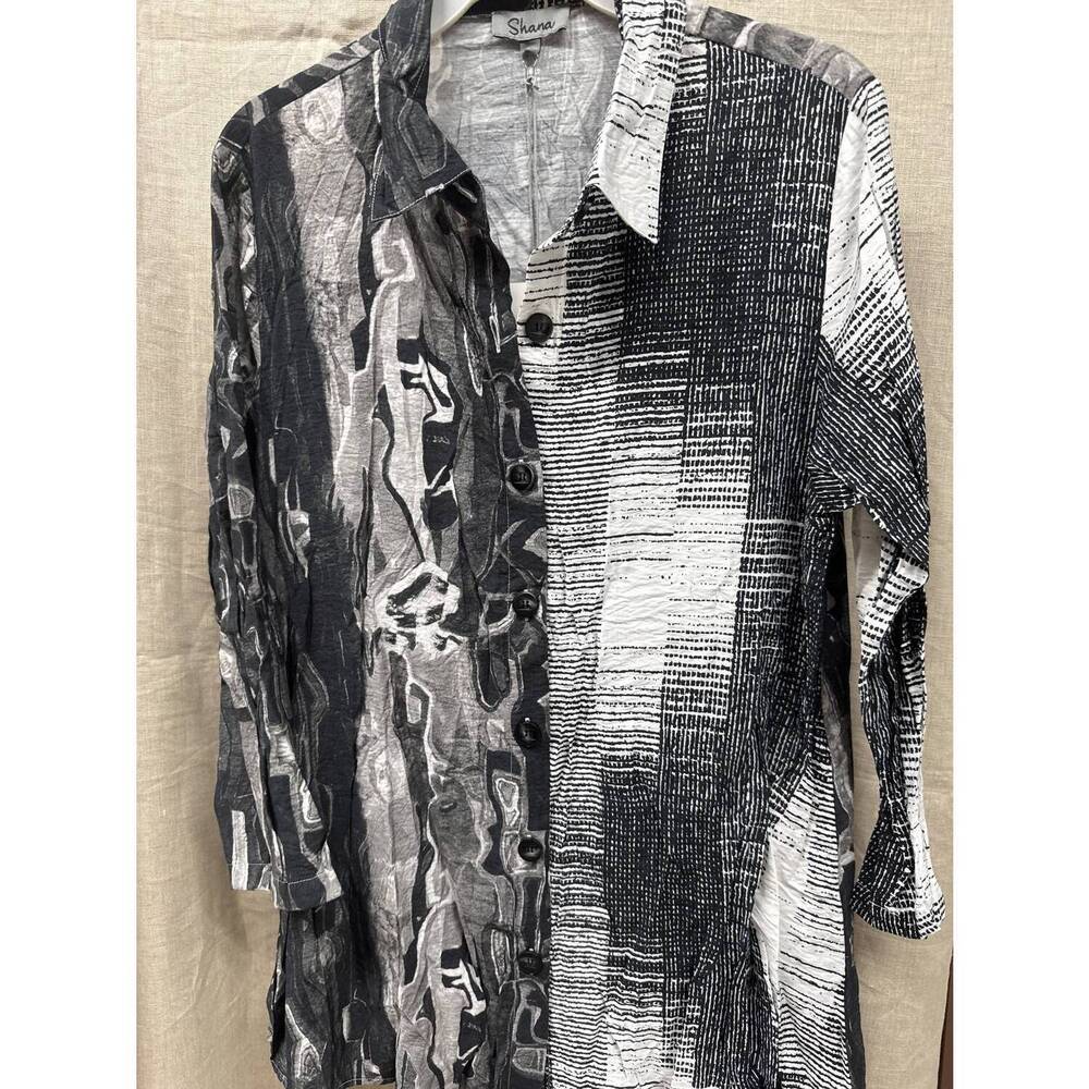 NEW SHANA APPAREL women's blouse tunic top in black/white